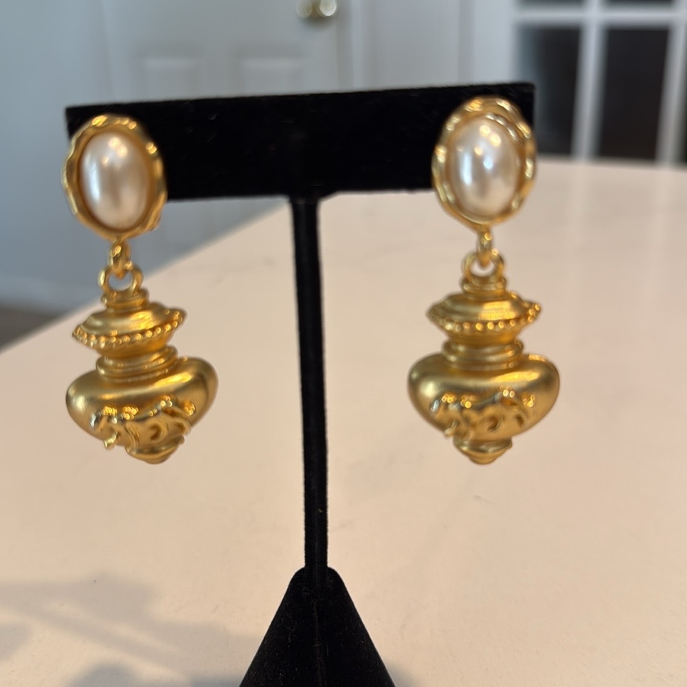 Elegant Gold and Pearl Drop Earrings